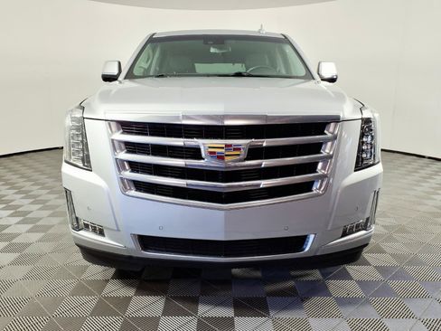 Used 2020 Cadillac Escalade Luxury RWD image 2