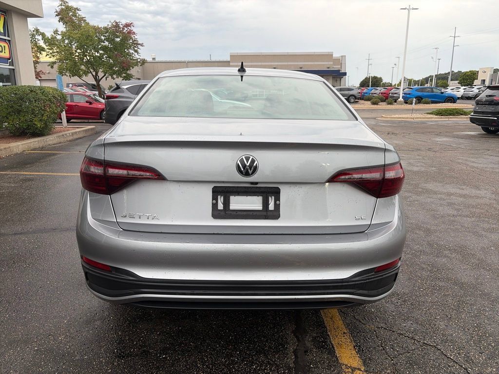 Used 2023 Volkswagen Jetta SE FWD image 7