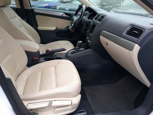 Used 2017 Volkswagen Jetta SE FWD image 37