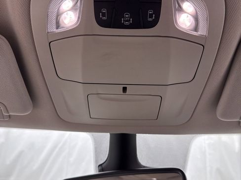 Used 2023 Chrysler Pacifica Touring-L FWD image 25
