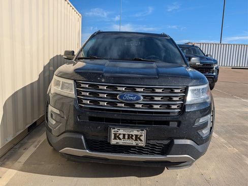 Used 2017 Ford Explorer XLT w/ Equipment Group 202A image 2