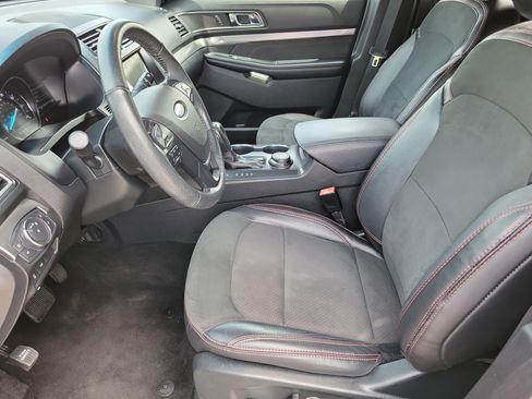 Used 2018 Ford Explorer XLT w/ Equipment Group 202A AWD/4WD image 3