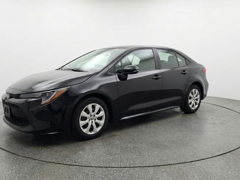 Used 2025 Toyota Corolla LE FWD image 3