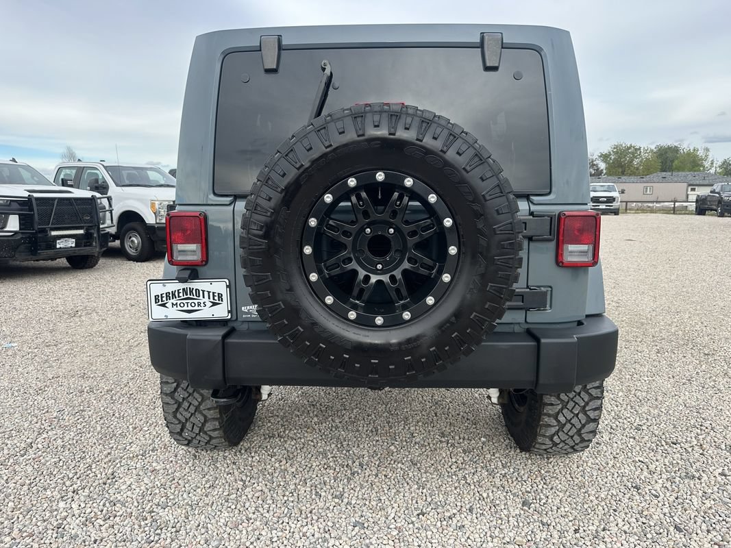 Used 2014 Jeep Wrangler Unlimited Sahara w/ Connectivity Group AWD/4WD image 9
