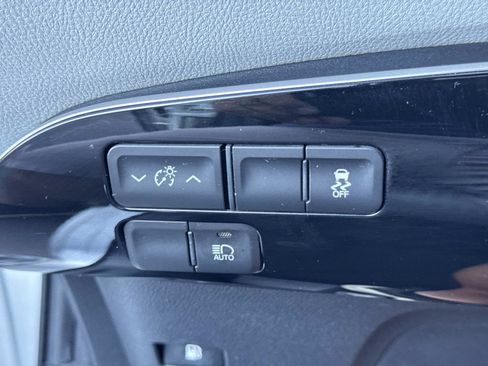 Used 2017 Toyota Prius Three Touring image 30