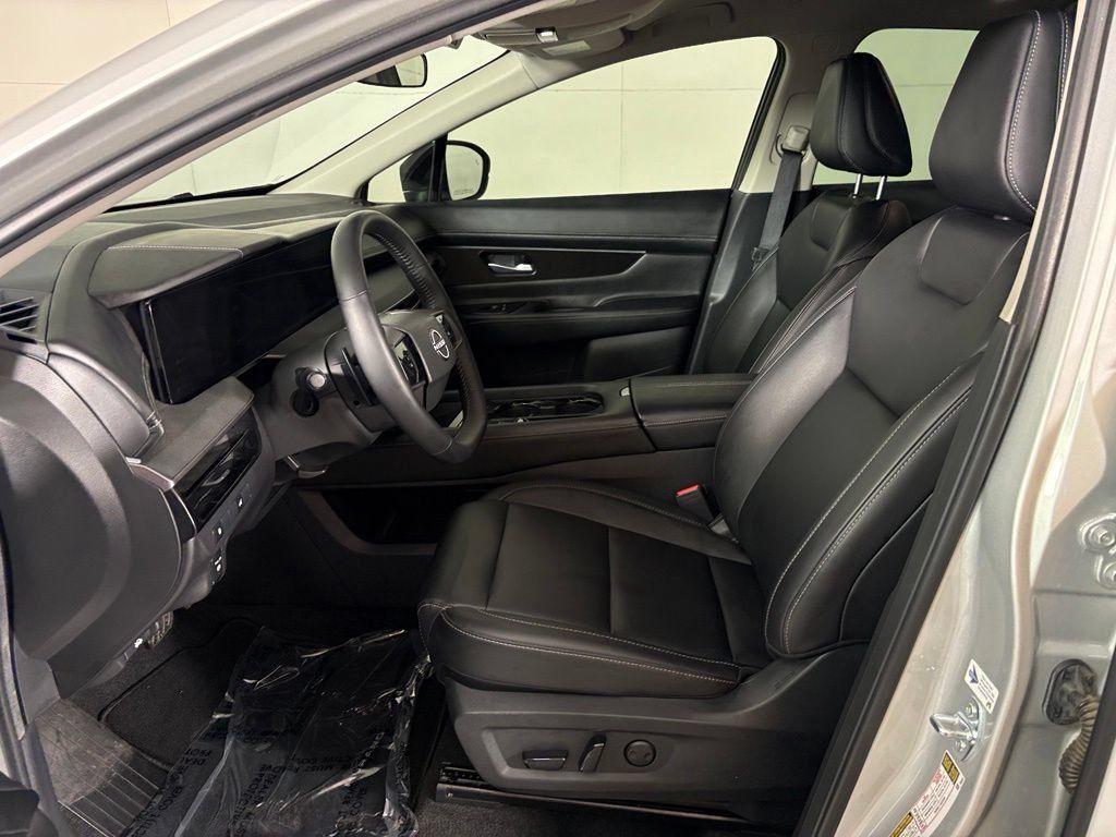 Certified 2025 Nissan Murano SV FWD image 16