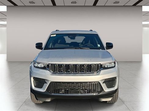 New 2025 Jeep Grand Cherokee Laredo X w/ Luxury Tech Group I image 9