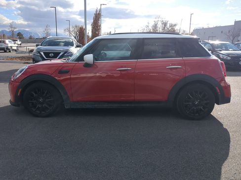 Used 2024 MINI Cooper 4-Door Hardtop image 9