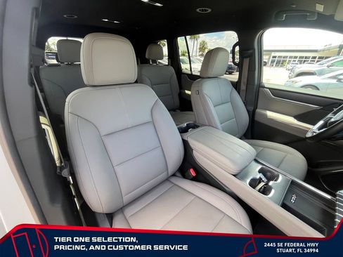 Used 2026 GMC Acadia Elevation w/ Elevation Premium Package FWD image 16