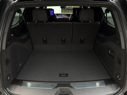 New 2026 Cadillac Escalade ESV Platinum Sport w/ LPO, ONYX Package image 11