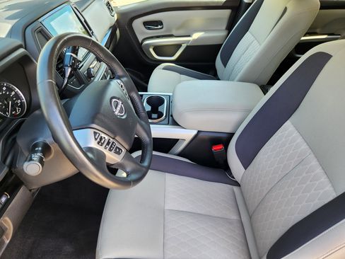 Used 2024 Nissan Titan SV w/ SV Convenience Package image 6