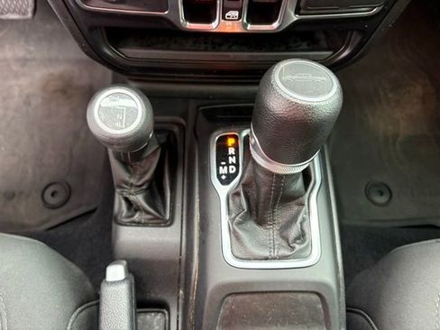Used 2022 Jeep Gladiator Sport image 21