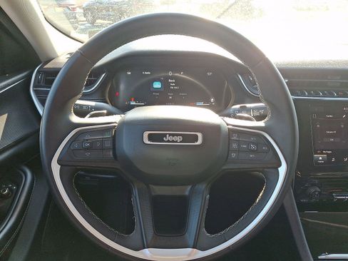 Certified 2023 Jeep Grand Cherokee Laredo image 20