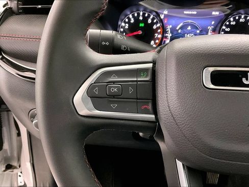 Used 2025 Jeep Compass Trailhawk AWD/4WD image 10