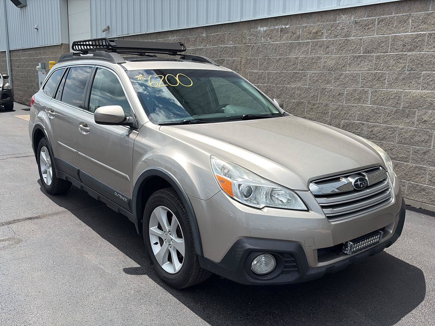 Used 2014 Subaru Outback 2.5i Premium w/ Moonroof Package AWD/4WD image 2
