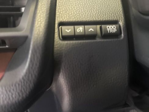 New 2025 Toyota Prius Plug-In Hybrid image 32