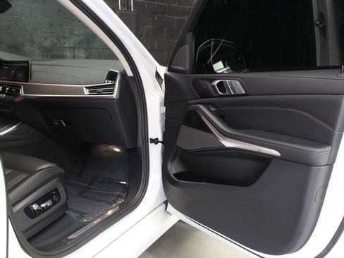 Used 2022 BMW X7 xDrive40i w/ Executive Package AWD/4WD image 30