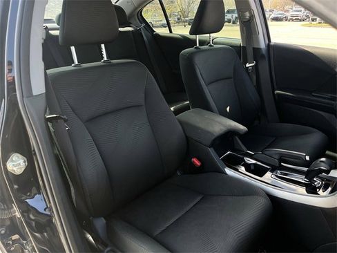 Used 2017 Honda Accord LX image 28