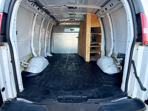 Used 2018 GMC Savana 2500 image 27