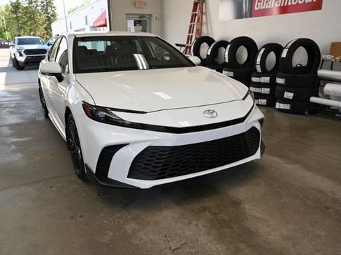 New 2026 Toyota Camry SE FWD image 3