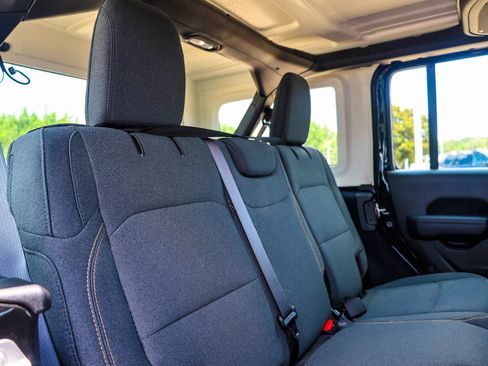 Used 2025 Jeep Wrangler Unlimited Sport AWD/4WD image 7