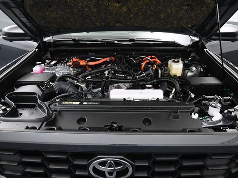 Certified 2025 Toyota 4Runner TRD Off-Road Premium image 43