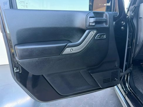 Used 2017 Jeep Wrangler Unlimited Sport AWD/4WD image 9