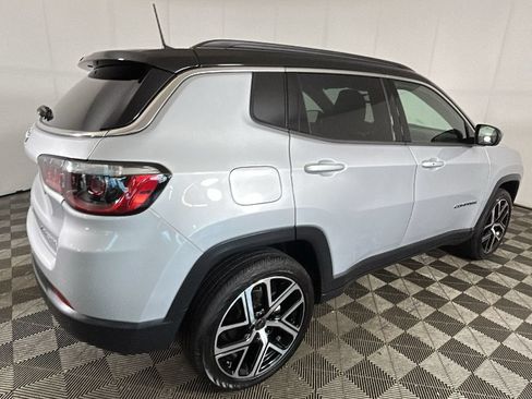Used 2025 Jeep Compass Limited AWD/4WD image 3