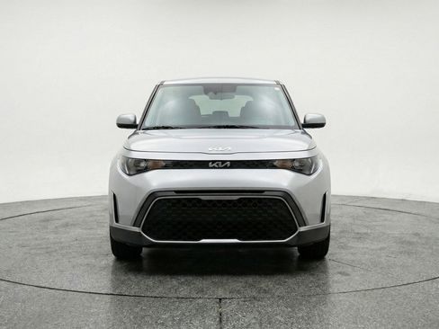 Used 2025 Kia Soul LX w/ LX Technology Package FWD image 2