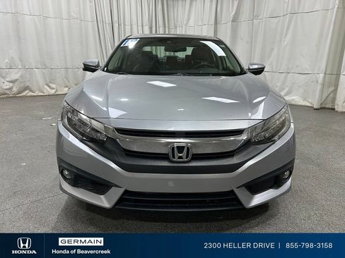 Used 2018 Honda Civic Touring image 4