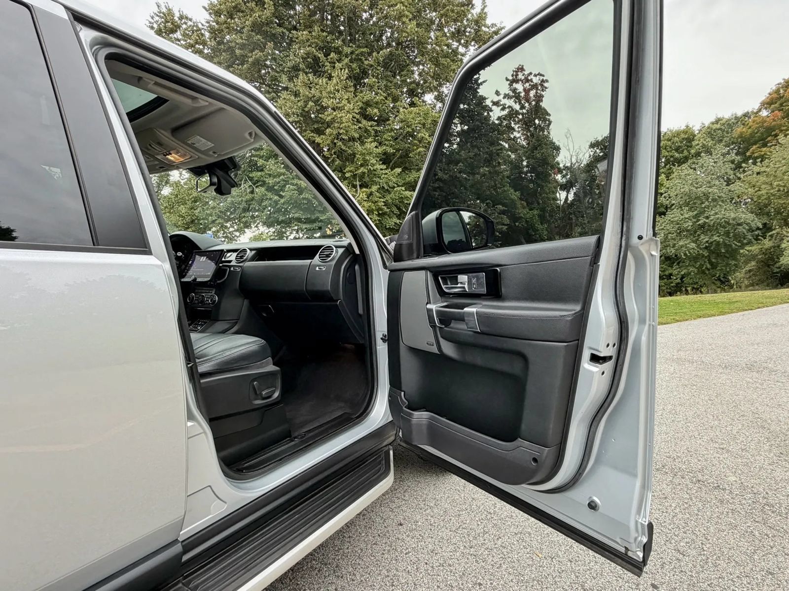 Used 2016 Land Rover LR4 HSE AWD/4WD image 40