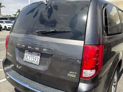 Used 2019 Dodge Grand Caravan SXT FWD image 10