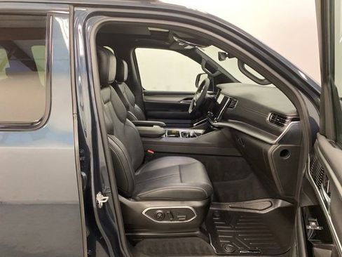 Used 2023 Jeep Wagoneer Series II AWD/4WD image 29