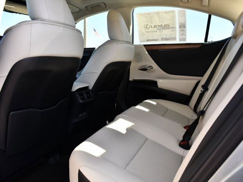 New 2025 Lexus ES 350 w/ Premium Package image 16