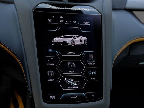 Used 2025 Lamborghini Revuelto image 32