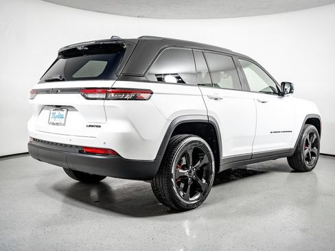 Used 2025 Jeep Grand Cherokee Limited w/ Luxury Tech Group II RWD image 9