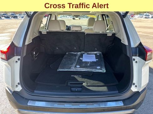 Used 2023 Nissan Rogue SL w/ SL Premium Package image 12