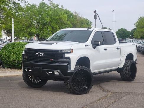 Used 2020 Chevrolet Silverado 1500 LT Trail Boss image 2