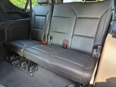 Used 2021 Chevrolet Suburban LT RWD image 13