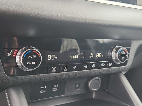 Used 2025 Mitsubishi Outlander SE image 15