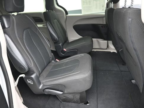 Used 2024 Chrysler Voyager LX FWD image 8