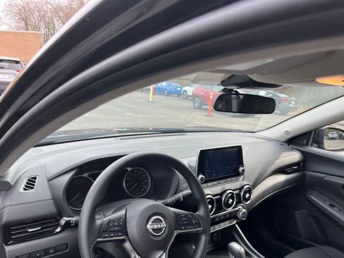 Used 2025 Nissan Sentra SV image 31