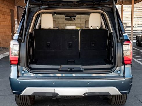 Used 2018 Ford Expedition Platinum RWD image 24