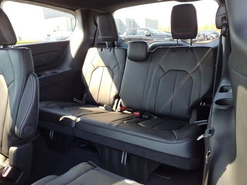 New 2026 Chrysler Pacifica Select image 19