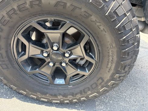 Used 2021 Jeep Gladiator Sport AWD/4WD image 8