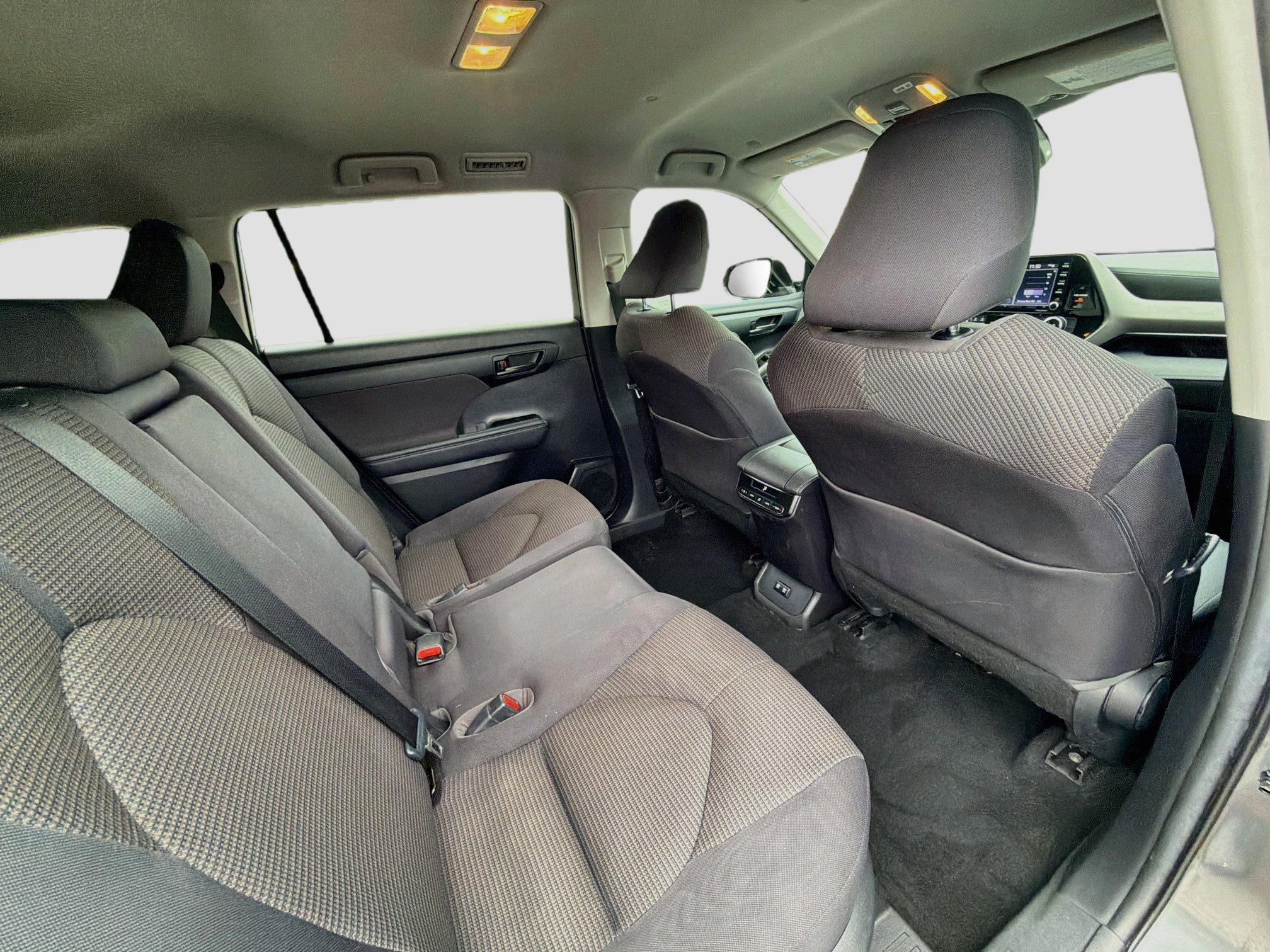 Used 2020 Toyota Highlander L FWD image 29