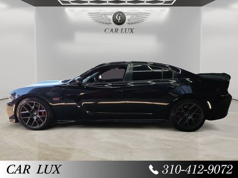 Used 2017 Dodge Charger R/T Scat Pack w/ Technology Group RWD image 2
