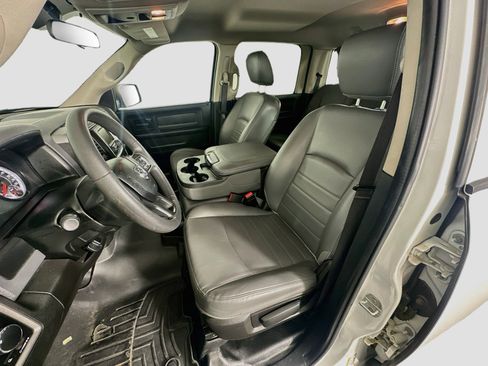 Used 2019 RAM 1500 Tradesman w/ Chrome Appearance Group RWD image 13