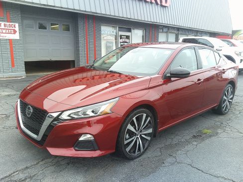Used 2021 Nissan Altima 2.5 SR w/ SR Premium Package AWD/4WD image 2