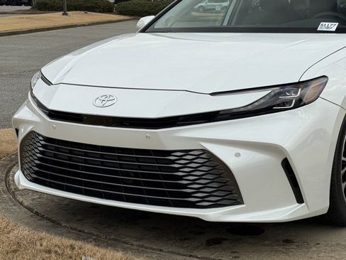 Used 2025 Toyota Camry XLE image 10
